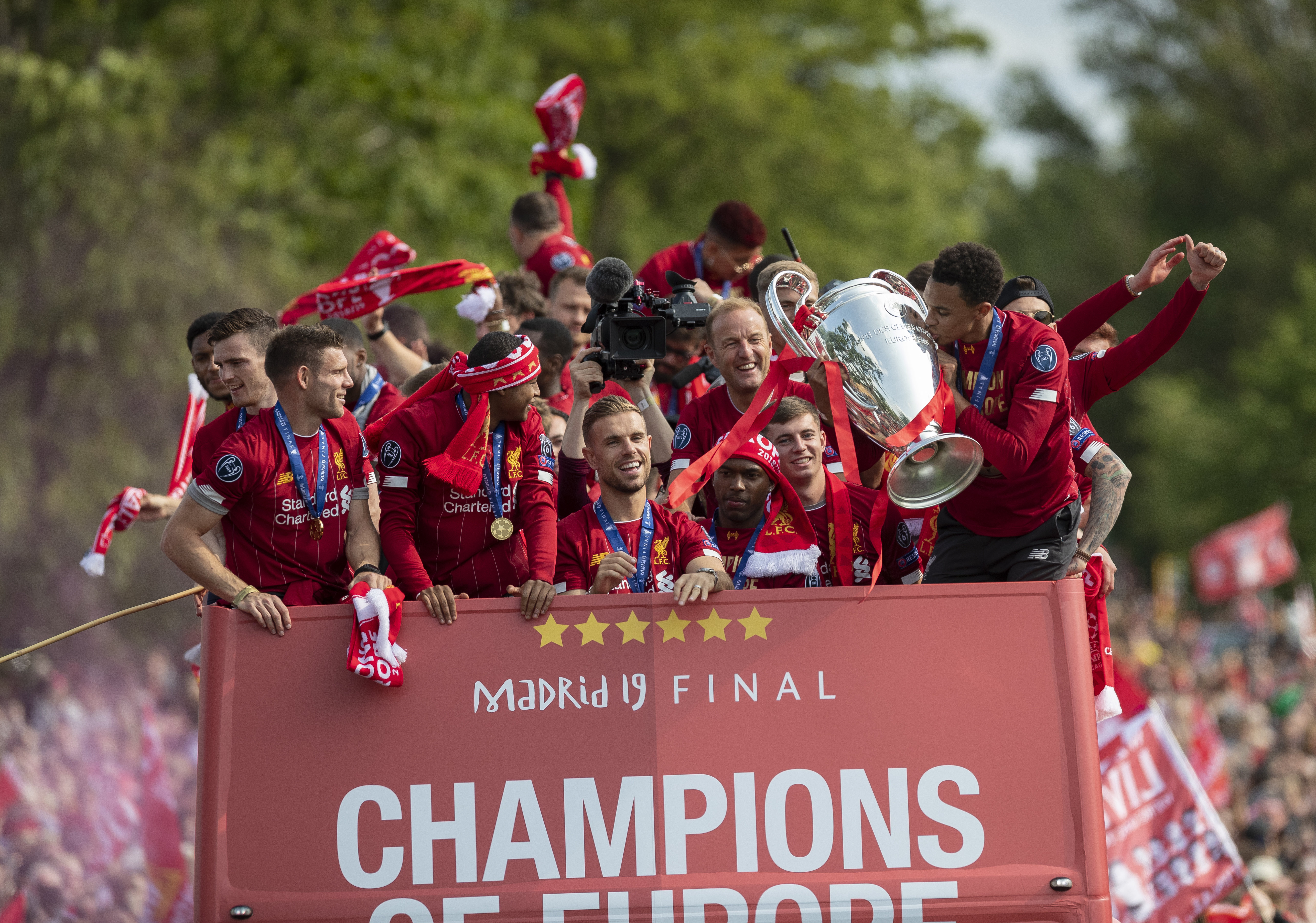 守不住！巴萨过去16场比赛有15场比赛球门失守，仅1场零封