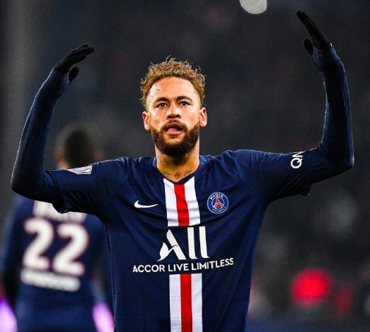 赫内斯支持废除50+1，拜仁球迷拉横幅反对：这是不可想象的