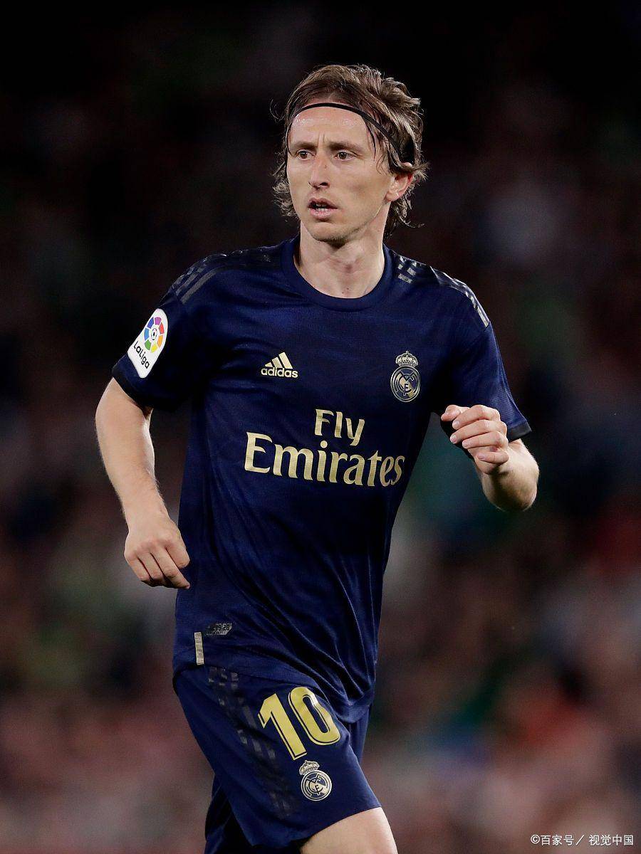 执教生涯意甲拿到1000分，斯帕莱蒂成历史第五人